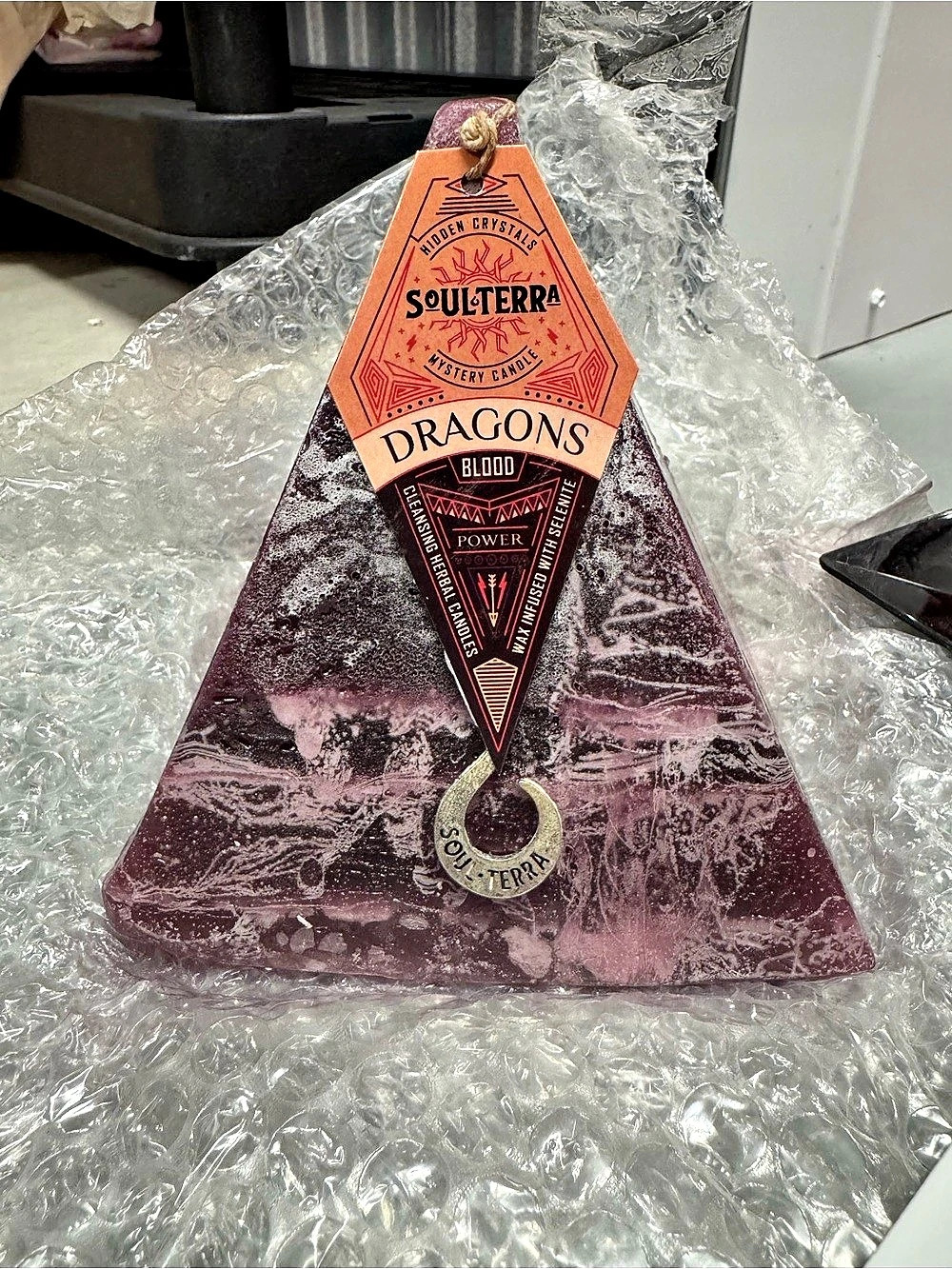 Soulterra Dragons Blood crystal pyramid candle
